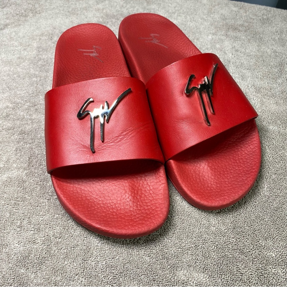 Giuseppe Zanotti mens red logo slides size 9

VGUC- no stains or signs of damage